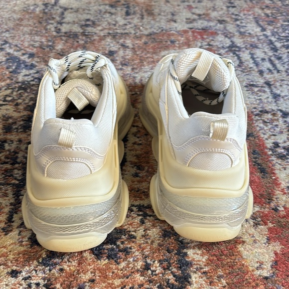 BALENCIAGA TRIPLE S CLEAR SOLE SNEAKERS - Picture 6 of 10